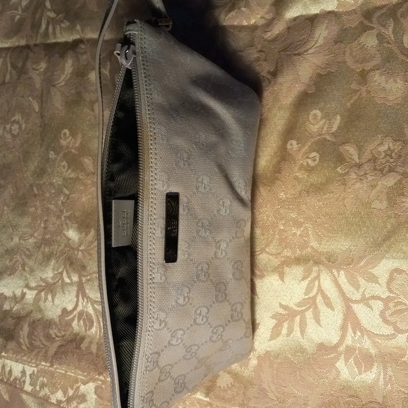 10x5 authentic Gucci small purse very good condition serial number 0 7 1 9 8 2 1 - Picture 3 of 14